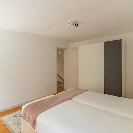 Sunny Principe Real Villa, Patio, 4br For 12 * リスボン