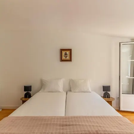 Sunny Principe Real Villa, Patio, 4br For 12 リスボン